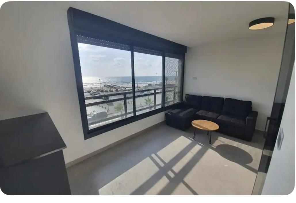 Ryo 11 דירת נופש חדשה על חוף הים נוף לים Appartement Bat Yam Buitenkant foto