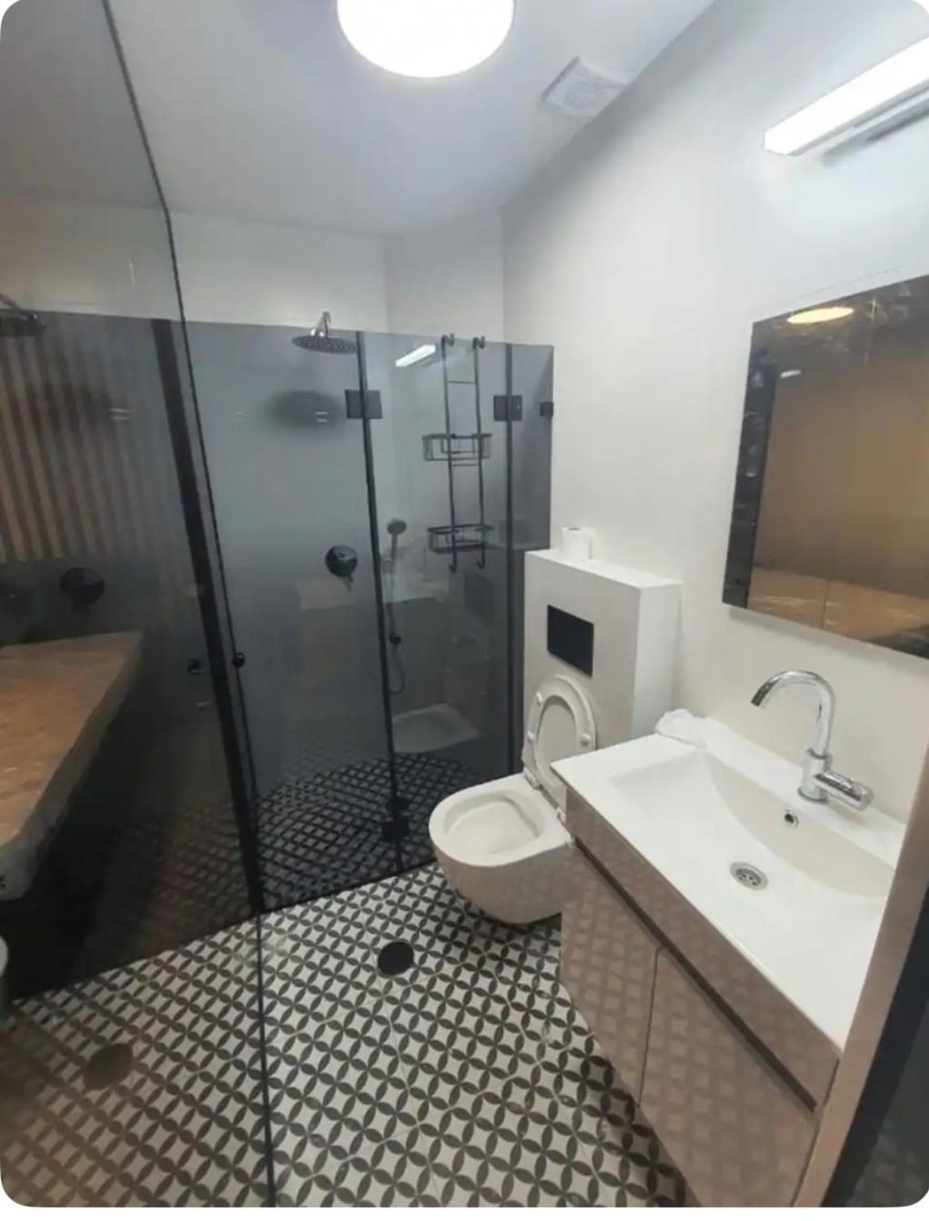 Ryo 11 דירת נופש חדשה על חוף הים נוף לים Appartement Bat Yam Buitenkant foto